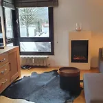 شقة Mit Terrasse Im Alpinen Stil *
