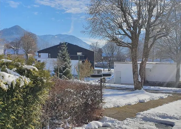 Appartement Mit Terrasse Im Alpinen Stil Schliersee